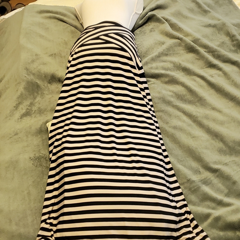 Skinny pencil skirt striped